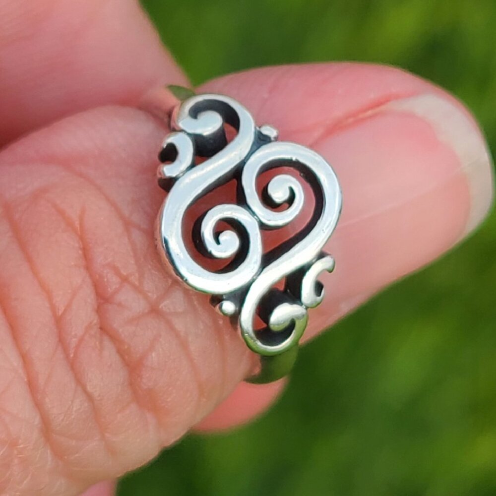 James Avery Retired Spanish Swirl Ring Size 6